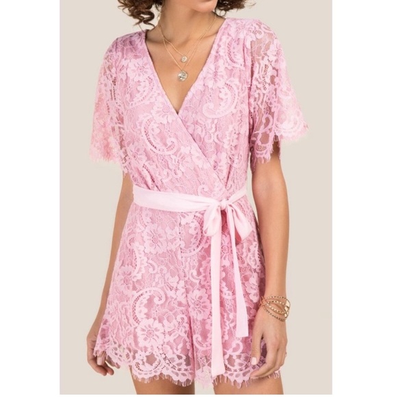 Francesca’s Medium Pink Floral Lace Short Sleeve Short Romper‎ Jumpsuit - Picture 2 of 5